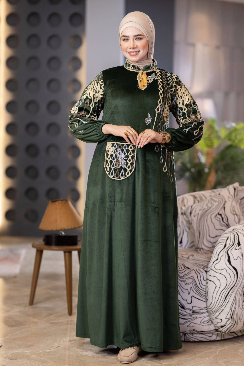 Embroidered velvet abaya with one pocket