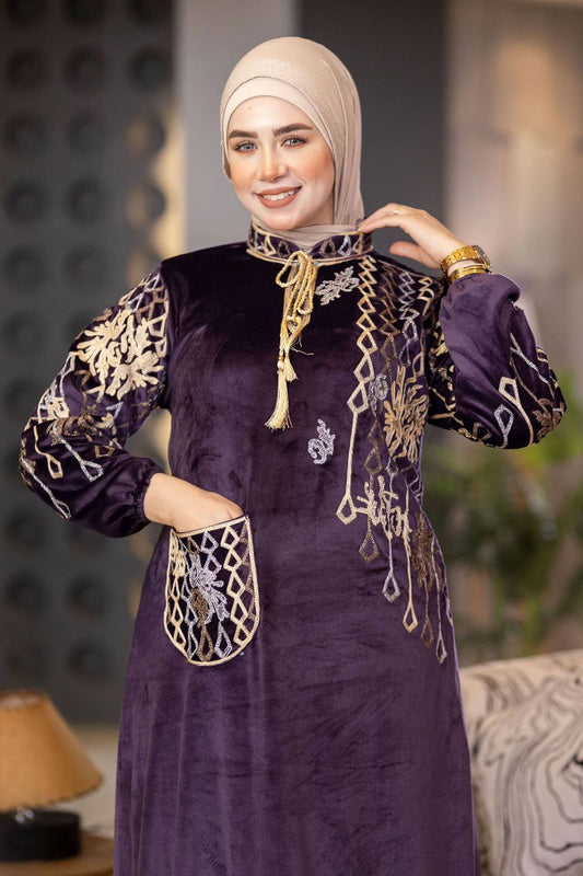 Embroidered velvet abaya with one pocket