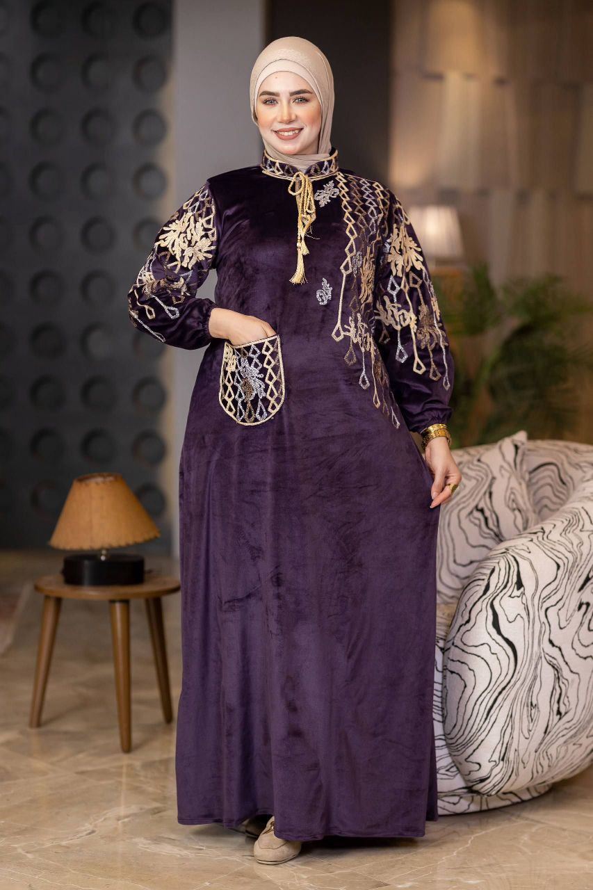 Embroidered velvet abaya with one pocket
