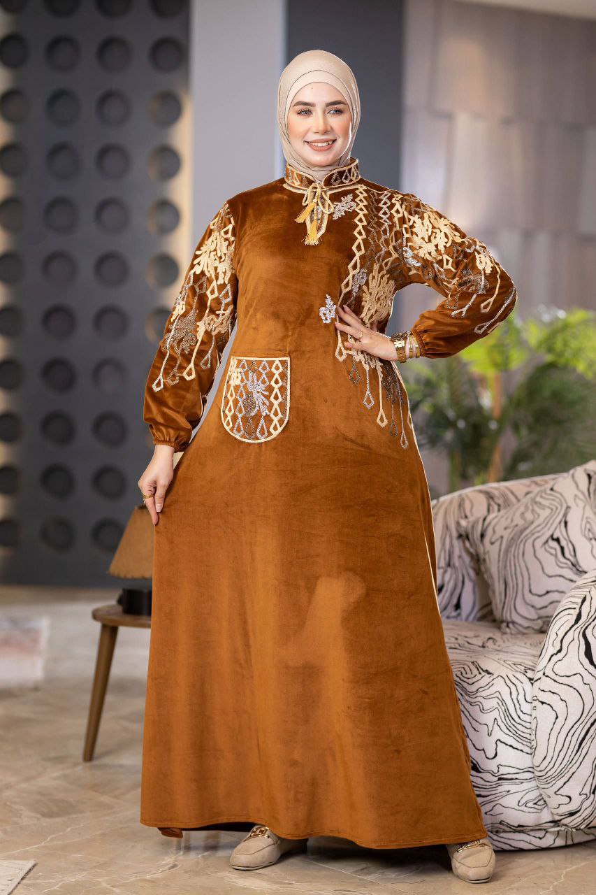Embroidered velvet abaya with one pocket