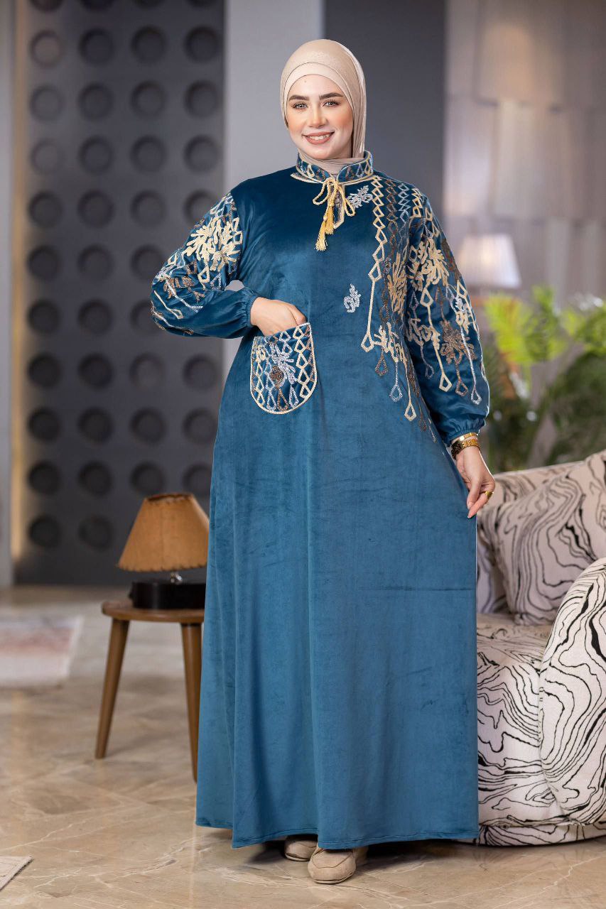 Embroidered velvet abaya with one pocket